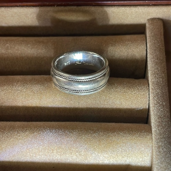 RARE FIND
Sterling silver comfort fit band unisex marked 925 Thailand - Picture 2 of 3
